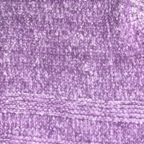 Elegant V-Neck Sweater in Soft Purple - Picture 7 of 7